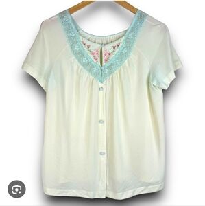 Gossard Artemis - Vintage Light Blue Button-Up Blouse with Flower And Lace Trim